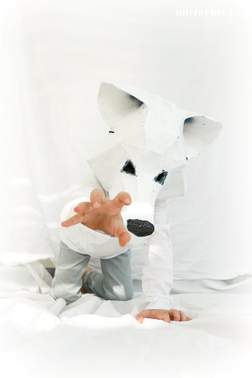 DIY, Maske, Eisbär, Wolf, Wintercroft, selber machen, kreativ, DIY Blog Schweiz, Fasching, Kinder, Kostüm, Papmache, Kleister, Papier, basteln, mit Kindern, Fasching, Fasnacht, Karneval, Familien Blog Schweiz