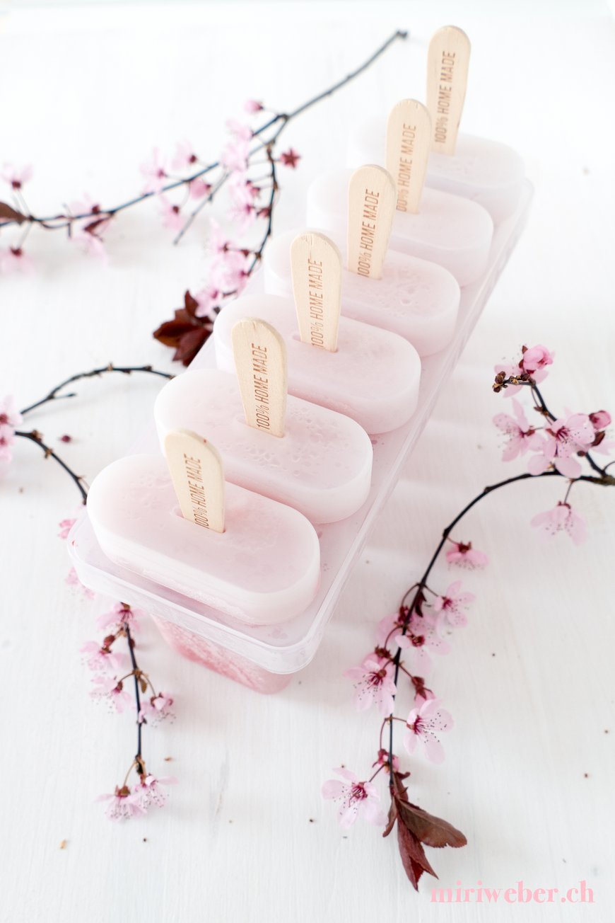 Erdbeer Eis, Erdbeer Glace, Rezept, gesund, Erdbeer Ice, Strawberry Ice Cream, Eis am Stiel, healthy, Foodblog Schweiz, Glace selber machen, gesundes Eis, Früchte Eis, gesunde Dessert, Sommer Dessert, Schweizer Foodblog