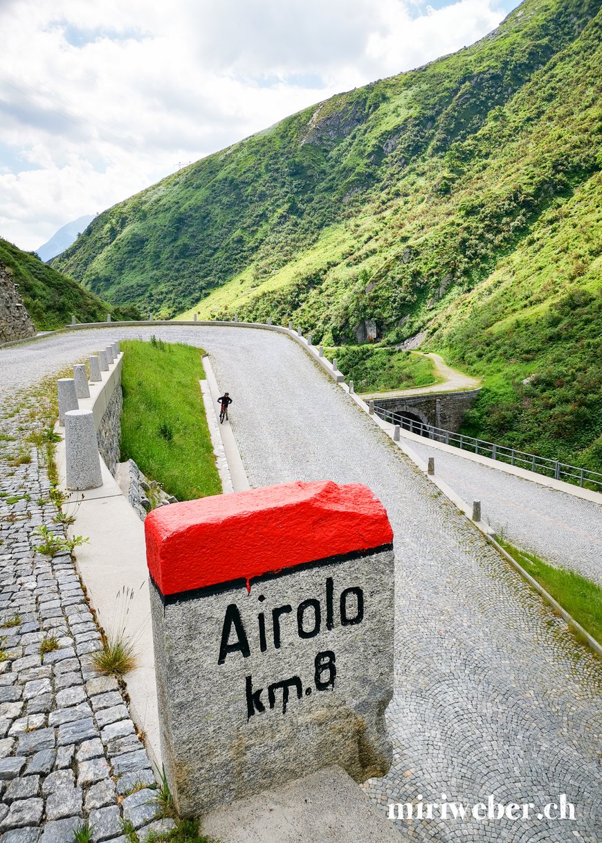 Mit dem Bike die Tremola hinunter, Velo, Tremola, Gotthard, alte Gotthardstrasse, Familie, Velotour, Familien Blog, Schweiz, Tessin, Familienferien
