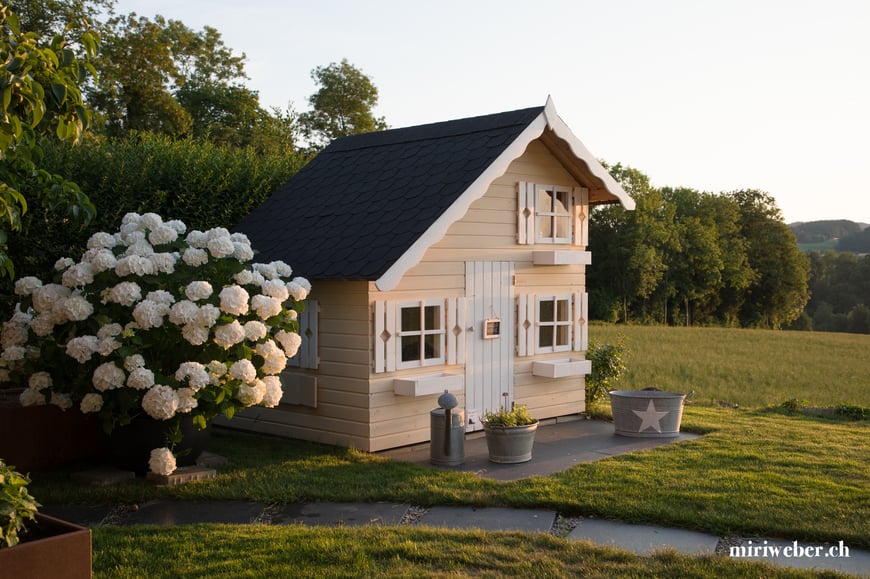 Kinderspielhaus, Spielhaus, Palmako, mit Galerie, Tom, Garten, Haus, Haus mit Gallerie, DIY, selber bauen, selber machen, Gartenhaus, Familienblog, Mamablog, Mama, Blog, Familien, DIY Blog, Schweiz