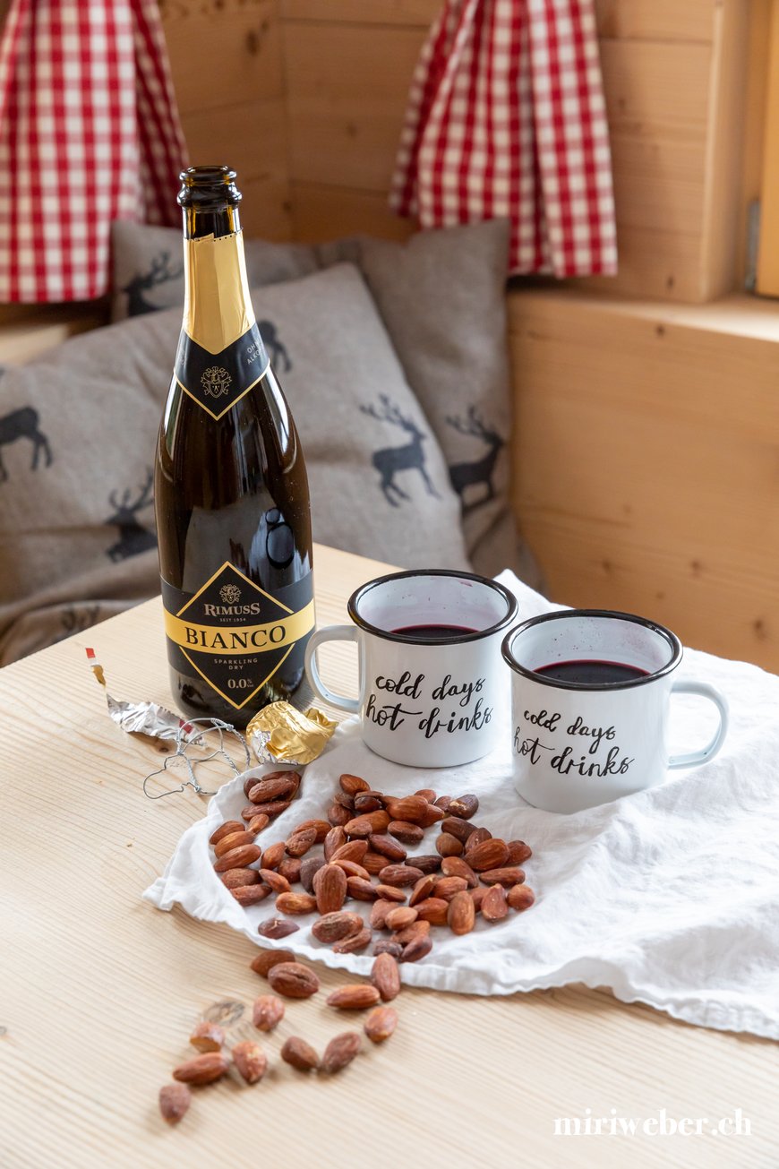 Punsch, Rezept, Heissgetränk, Glühwein, alkoholfrei, gesund, Holundersaft, Drink, Winter Apero, Rimuss, Content Creation Schweiz, Foodblog Schweiz, Schweizer Foodblog