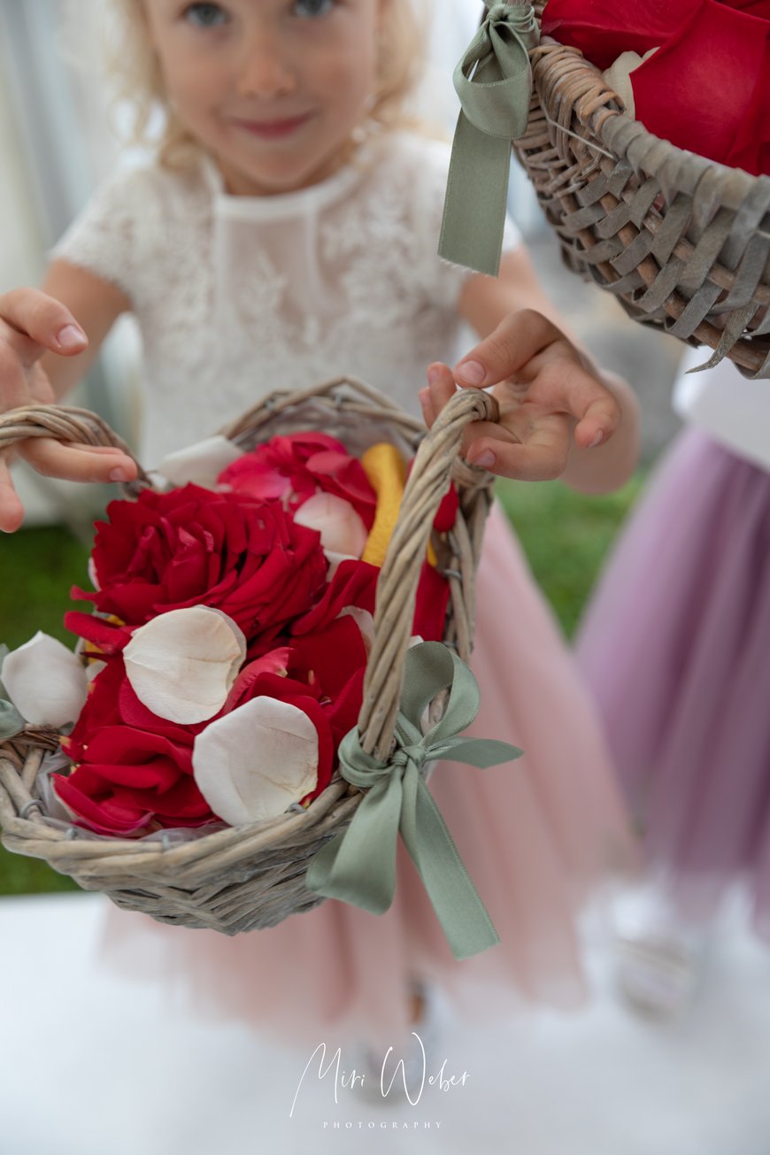 Hochzeit, heiraten, Hochzeitsfotograf, Hochzeitsfotografin, Blumenmädchen, Villa Felber, Hochzeitslocation, Bodensee