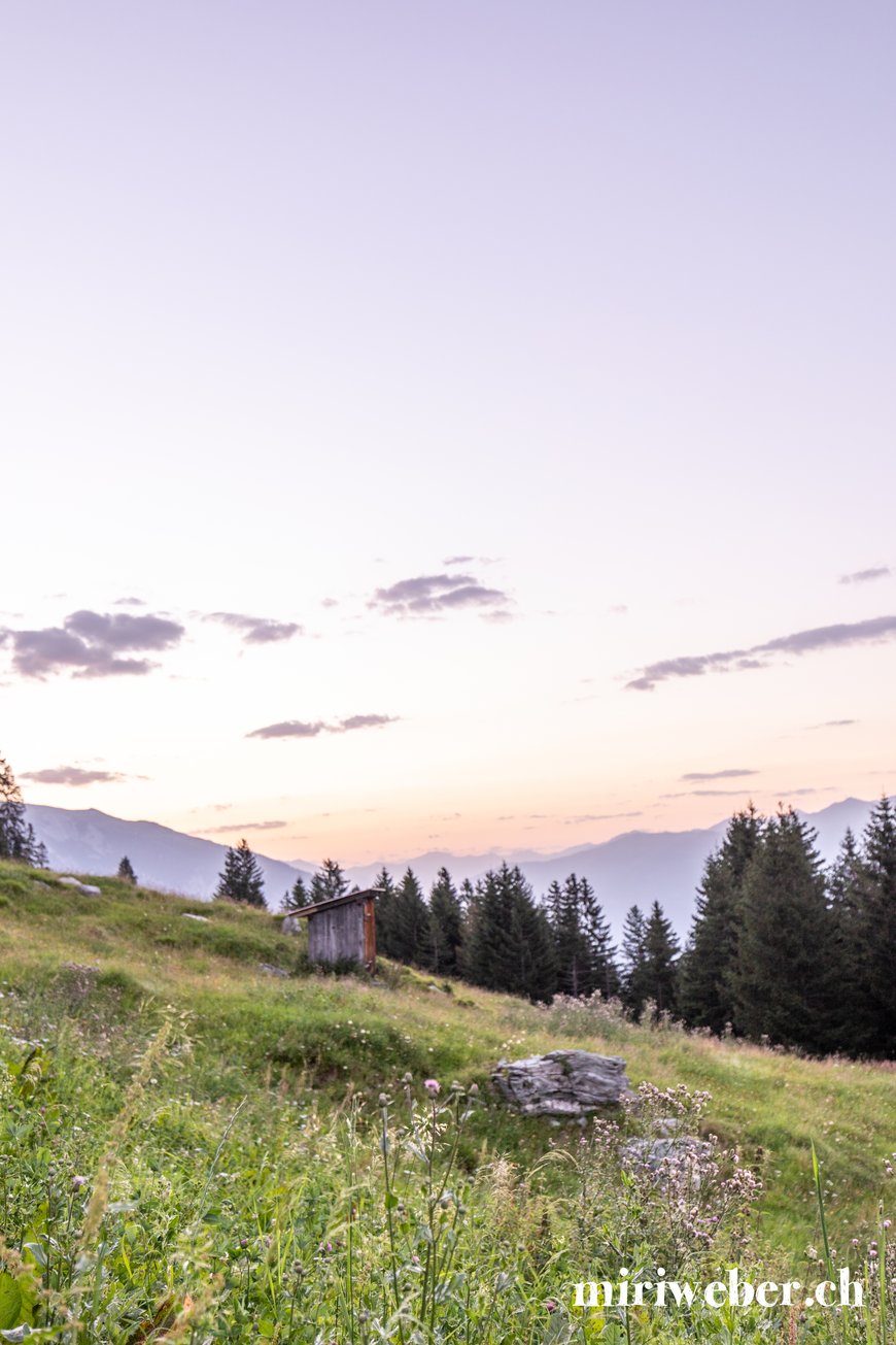 Hütte zum mieten, Flims, Laax, Falera, Tegia Alp Uaul, Fotografin, Content Creator, Graubünden, Berghütte, Chalet, Maiensäss