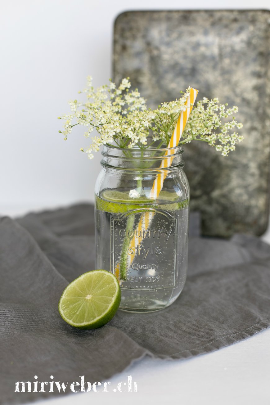 Holunderblüten, , Rezept, Sirup, Holunder, Blüten, Holunderblüten, Eis, Rezept, Ice Cream, Holunder, Sommer, Glace selber machen, Recipe, Food Blog Schweiz, Eis, mit Eismaschine