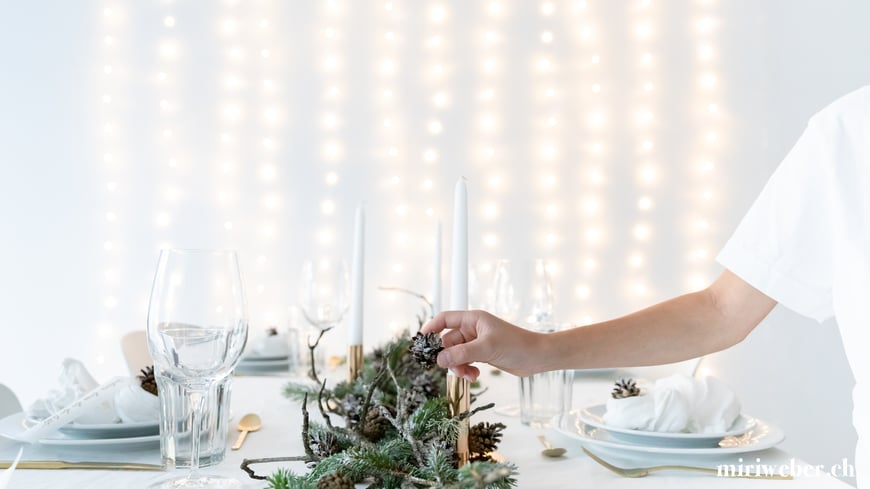 DIY Blog, Tischdekoration, Weihnachten, Naturmaterialien, Dekoration, Christmas, Content Creation, Familienblog Schweiz, famigros, Weihnachtstisch, Dekoration Weihnachtsessen