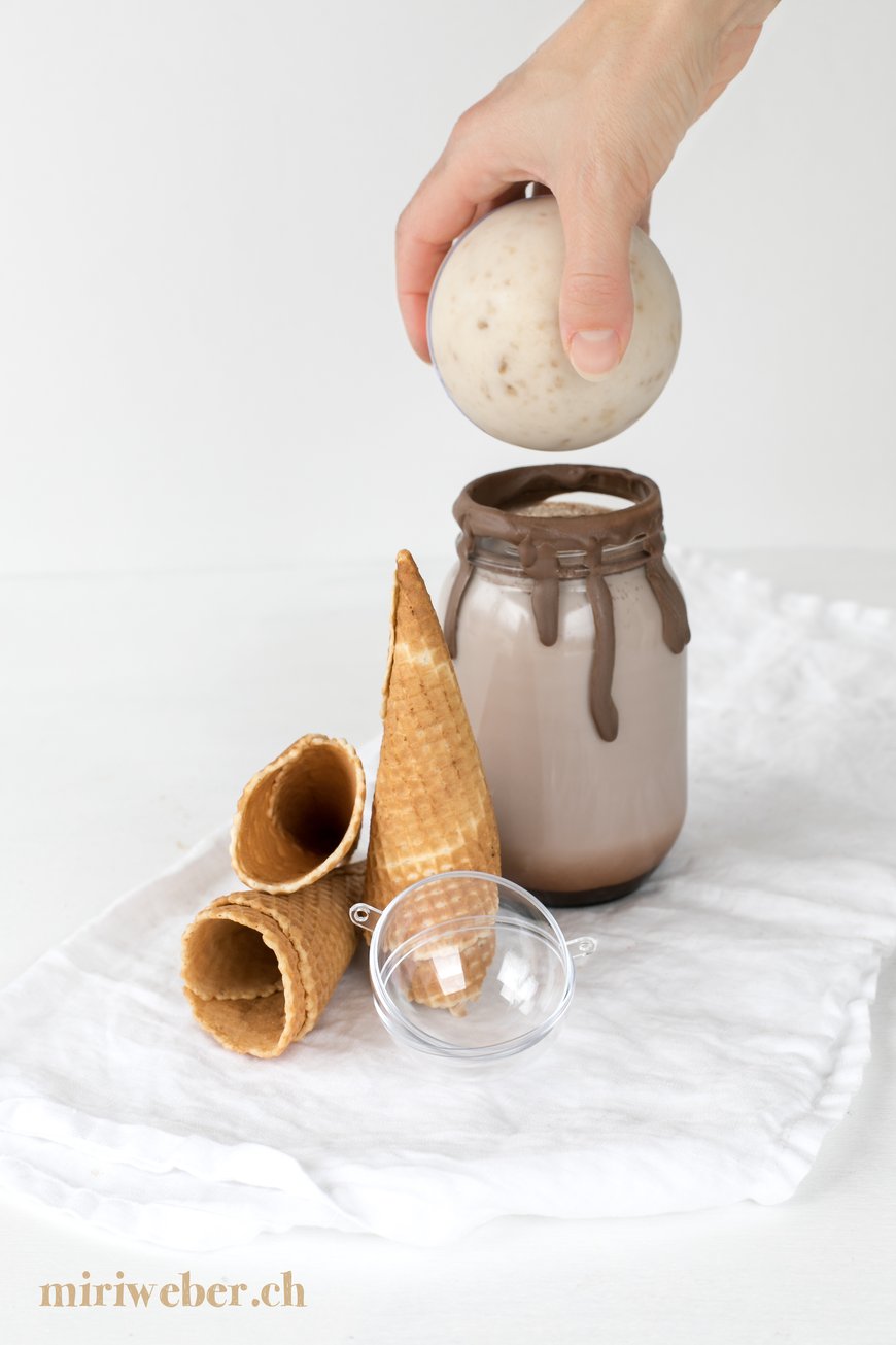 veganes eis, ice cream, gesund, healthy, vegan, schoko, schokolade, emoji food, emoji, ohne glacemaschine,  chocolate, glace, selber machen, recipe, rezept, homemade, food, blog , schweiz, schweizer foodblog, dessert, ostern