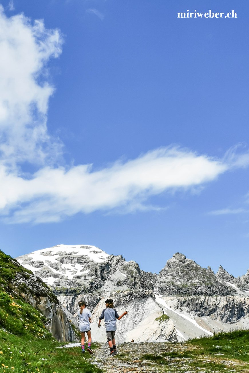 Wanderung Alp Nagens, Naraus, Segnesboden, einfache Wanderung, Familien Wanderung, Wanderung mit Kinder, Wandertipps, Flims, Laax, Falera, Graubünden, Schweiz, Familien Blog, Travel Blog, Tipps für Familien, Tschingelhörner, Unesco Welterbe