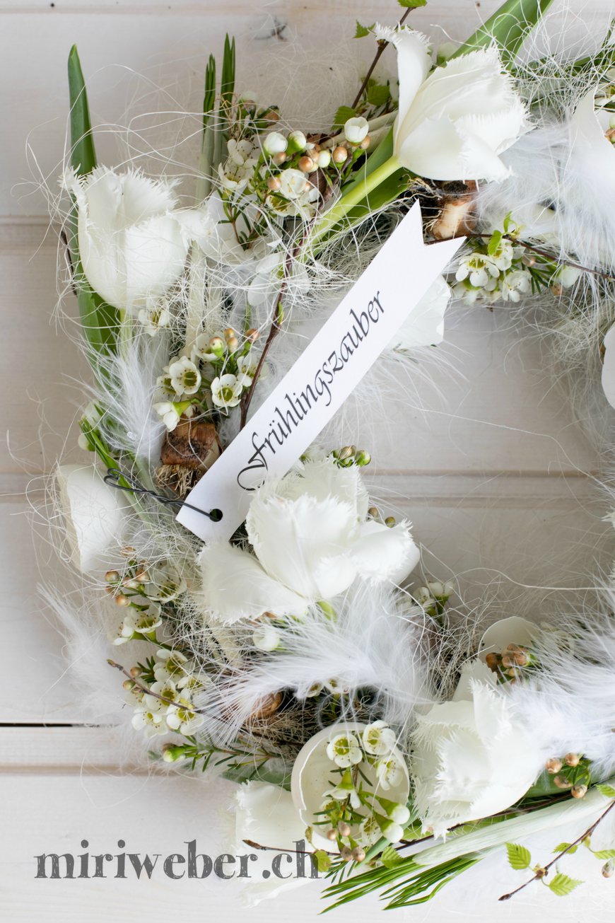 diy blumen kranz, frühling, frühlingskranz, selber machen, diy, blumen, springtime, oster, easter, wreath, floristik, kranz, diy, blog, kreativ, diy bloggerin schweiz, diy blog schweiz