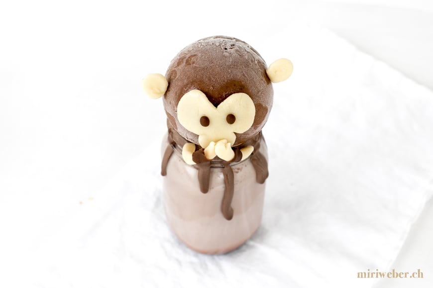 veganes eis, ice cream, gesund, healthy, vegan, schoko, schokolade, emoji food, emoji, ohne glacemaschine,  chocolate, glace, selber machen, recipe, rezept, homemade, food, blog , schweiz, schweizer foodblog, dessert, ostern