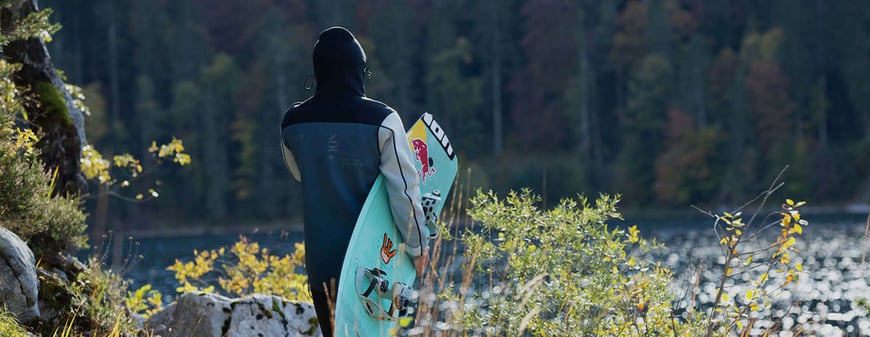 Neoprenhoodies und Neoprenjacken von ION für den Winter bei WindSucht