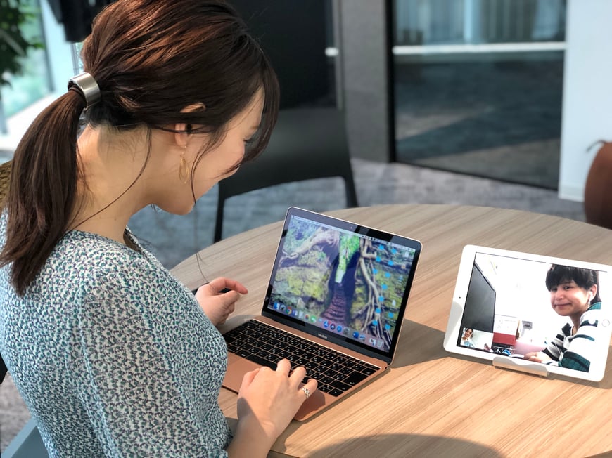 ▲東京本社オフィスと広島でフルテレワークしている社員の打ち合わせの様子