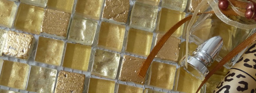 Mosaico in marmo e vetro con foglia oro