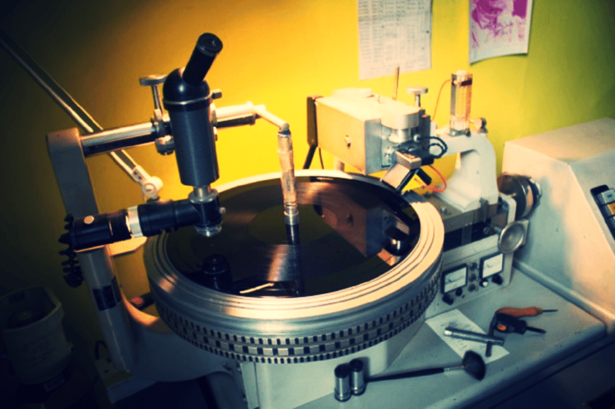 THE EXCHANGE MASTERING STUDIO LONDON / STUDIO 3 / Photo by Gareth Oxby