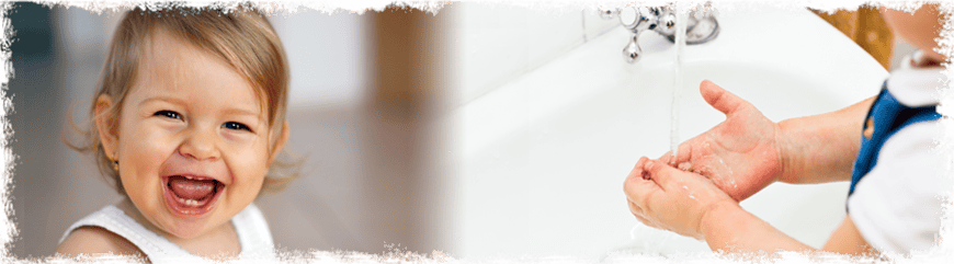 Strahlendes Kleinkind beim Hände waschen, Glückskinder Hofheim