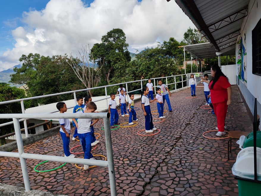 Niños Jugando en la sede Laureano Goméz