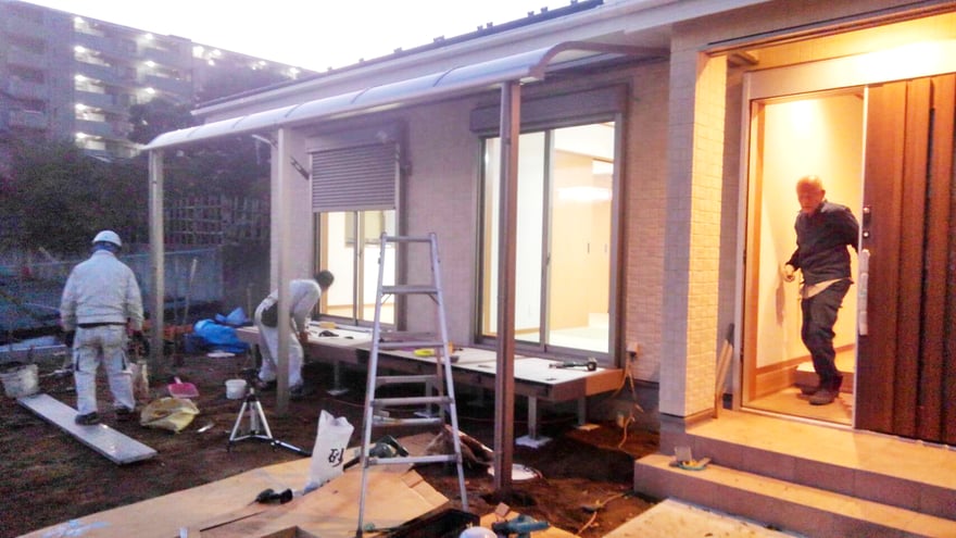 ウッドデッキ（樹ら楽ステージ）と屋根（スピーネ）の工事2