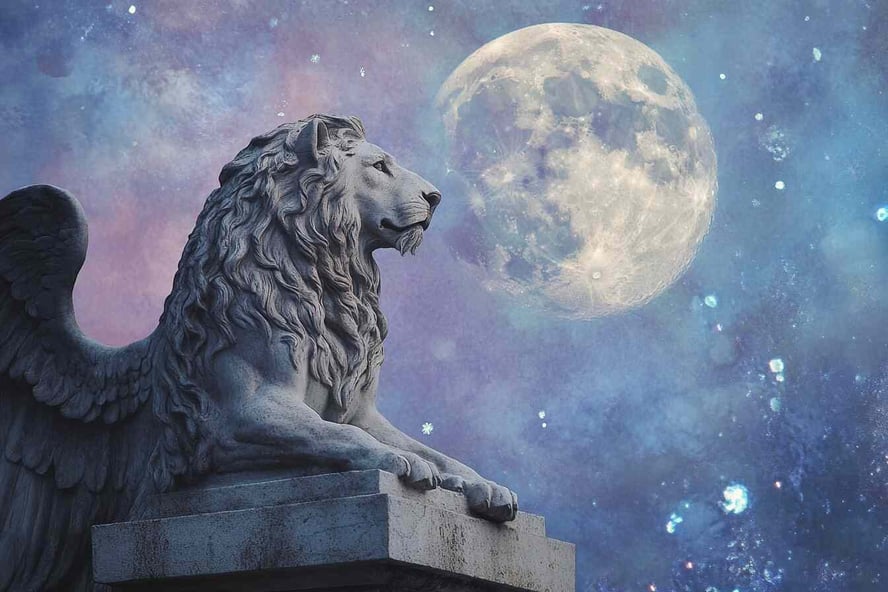 Ein steinerner Löwe mit Flügeln auf einer griechischen Säule, mit einem Mond im Himmelshintergrund, im Fantasy-Kunststil. Eine Himmelsgalaxie, dargestellt in einem fotorealistischen Pastellgemälde.