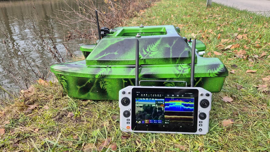 Voerboot Voerboten Baitbaots Pulse Bleu Pulse Red pulse Black XR310 Toslon XR500 autopilot Carppilot pro onderwatercamera Toslon TF520 visvinder Fishfinders visvinders ToslonTF740 karpervisser Raymarine pro5 3DCarps 