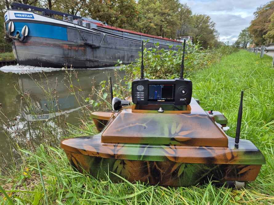 Voerboot - Voerboten - Baitboats - Baitboat- Pulse Bleu - Pulse Red - pulse Black - XR310 Toslon XR500 - autopilot - Carppilot pro - onderwatercamera - Toslon TF520 - visvinder - Fishfinders - visvinders - ToslonTF740 - karpervisser - Raymarine pro5 