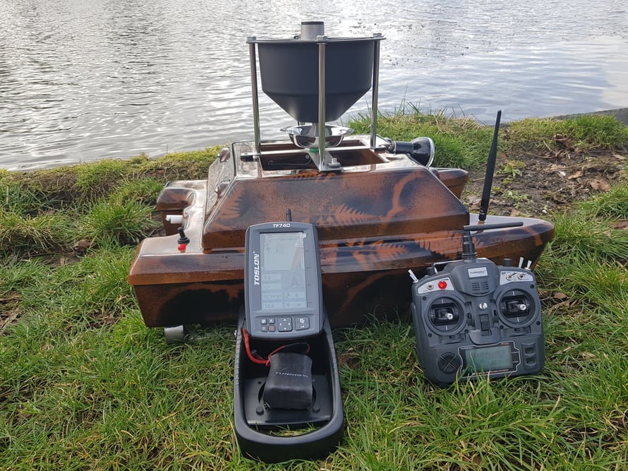 Toslon TF740 onderwatercamera Ultimate Stealth dubbele Cam voerboten baitboats visvinder fishfinder visvinders   Toslon TF640 Toslon TF750 Big Spotter karper carp  karpers Raymarine pro 5 3D Carps  voerboot kopen voerboten Ultimate Stealth Cam