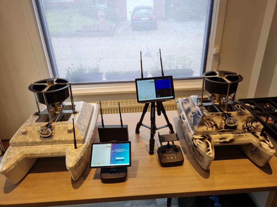 XR310,Toslon XR500,XR500 autopilot. Carp Pilot pro,onderwatercamera,Ultimate Stealth Cam Dubbele,Toslon,TF520,Ultimate Stealth cam,voerboten,baitboats,visvinder,fishfinder,visvinders,Toslon TF740,karper,Raymarine pro5,3DCarps ,voerboot,xr500