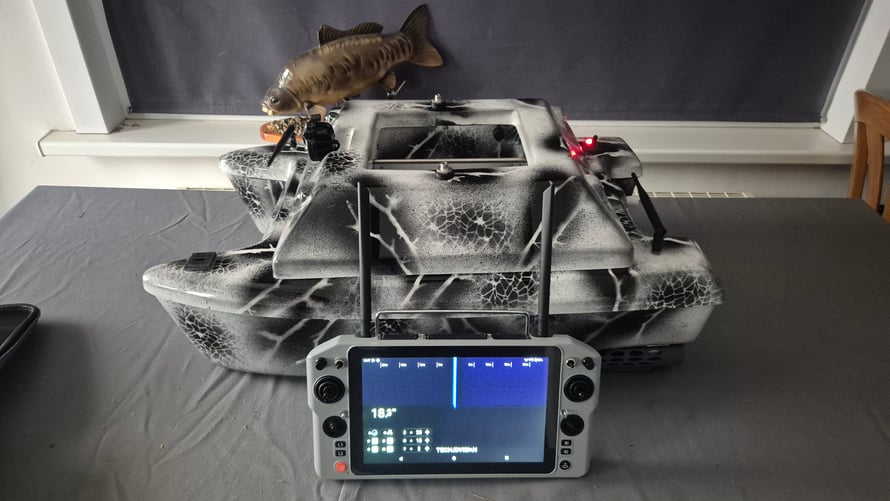  Voerboot - Voerboten - Baitboats - Baitboat- Pulse Bleu - Pulse Red - pulse Black - XR310 Toslon XR500 - autopilot - Carppilot pro - onderwatercamera - Toslon TF520 - visvinder - Fishfinders - visvinders - ToslonTF740 - karpervisser - Raymarine pro5 