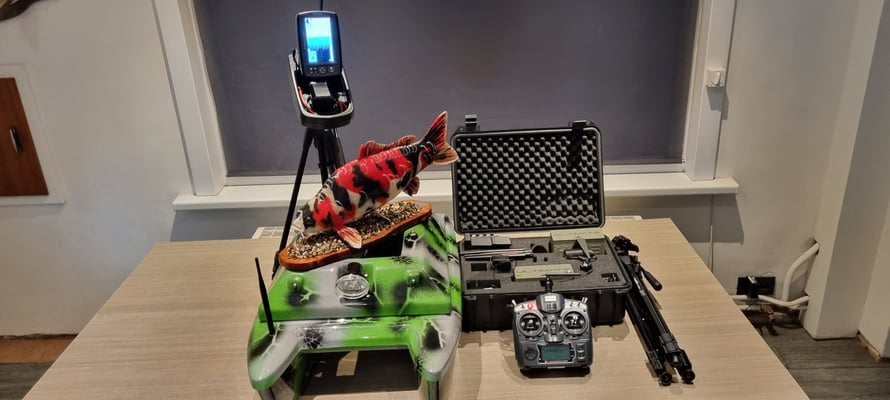 Voerboot - Voerboten - Baitboats - Baitboat- Pulse Bleu - Pulse Red - pulse Black - XR310 Toslon XR500 - autopilot - Carppilot pro - onderwatercamera - Toslon TF520 - visvinder - Fishfinders - visvinders - ToslonTF740 - karpervisser - Raymarine pro5 