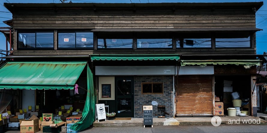 国産カラ松 サイディング 施工例 andwood アンドウッド