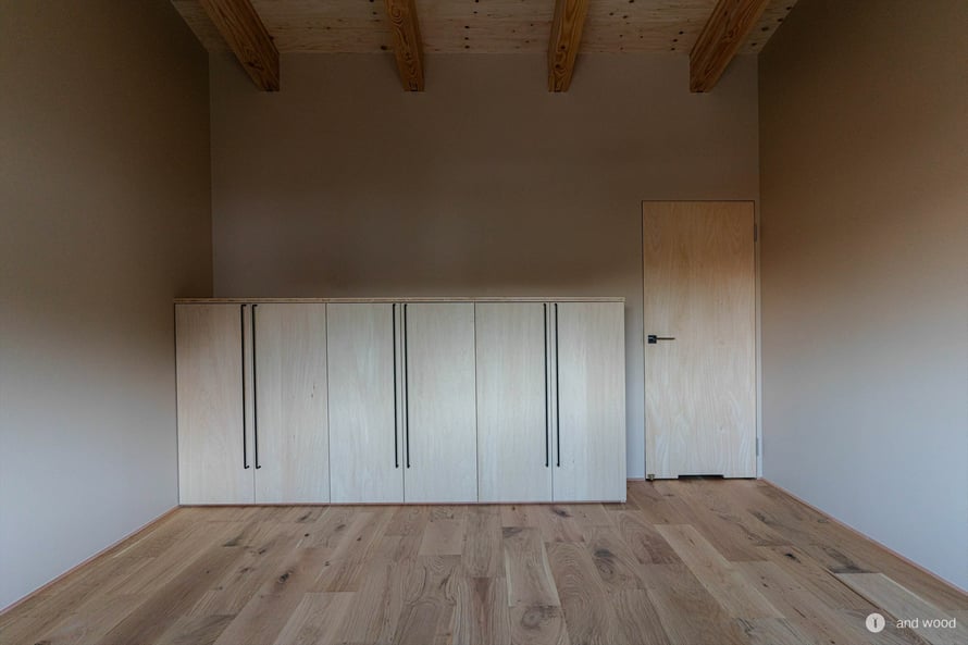 オーク プライウッド ドライペイント 120幅 乱尺 フローリング アンドウッド 桜木 展示場 施工例 1