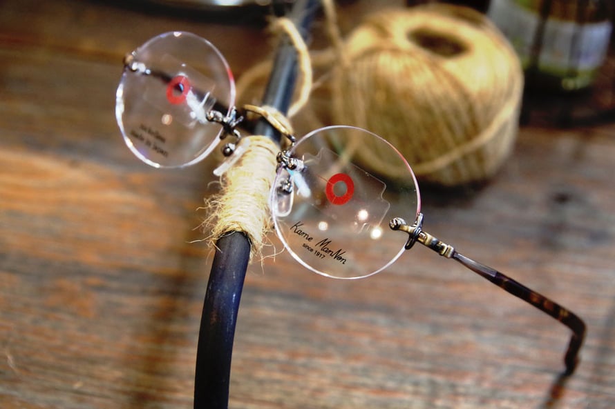 カメマンネン72P　ふちなし丸メガネ