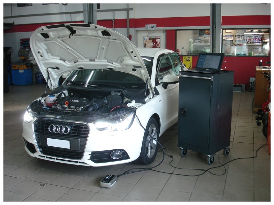 Werkstatt der HC Hurricane Carparts GmbH - Ihrem Fahrzeug und Batterien-Spezialist in Uffikon