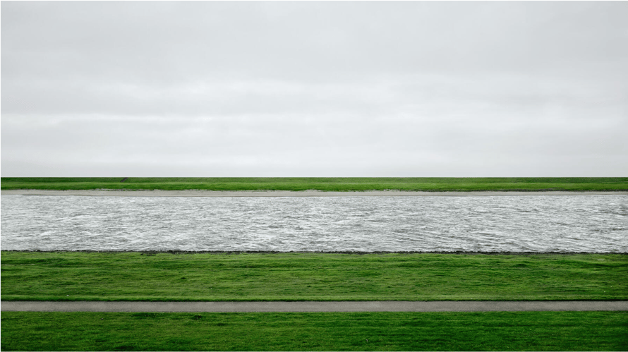 Rhein II von Andreas Gursky