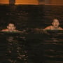 Die Jungs müssen vor d. Rollentraining noch einige Längen schwimmen - Ausdauertraining!!