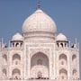 Le mausolée du Taj Mahal a été construit à Agra en Inde au XVIIème s ap J.C. par l'un des descendants de Babur (photo : Phil Servedio, 2004)