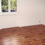 Laminatboden im neuen Wochnzimmer wird gelegt