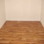 Laminatboden in Zimmer 2 wird gelegt