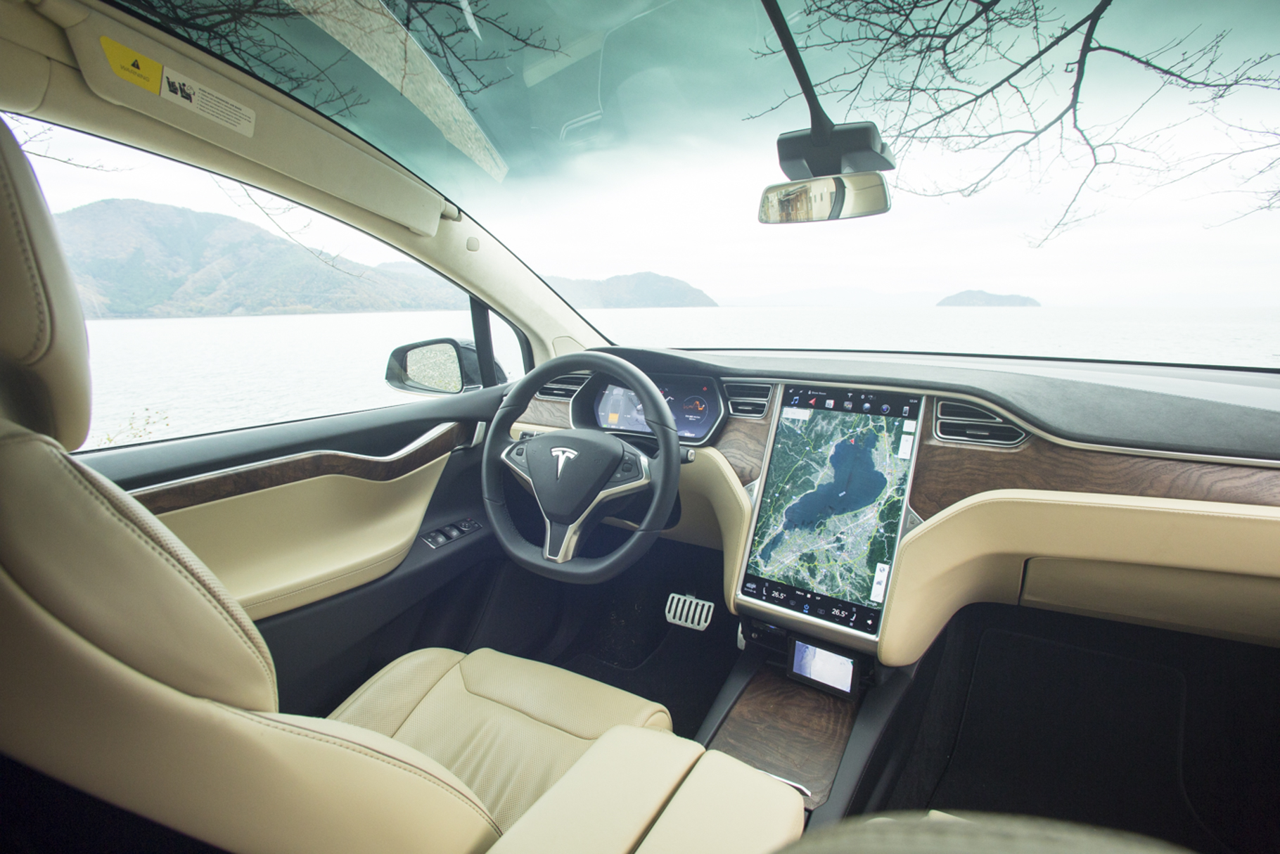 Teslr Model X/Siga Biwako