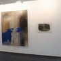 Ausstellungsansicht Big Blue (li.), Magnetic Storm (re.), Art Karlsruhe, Galerie Bode, 2015