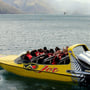 Speedboat-Trip mit den grösseren Kindern auf dem See bei Queenstown und danach den stellenweise engen Fluss hoch.
