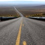 Fahrt durch die einsame Hochebene Oregons. Scheinbare endlose Strassen, die aber gerade deshalb reizvoll sind.