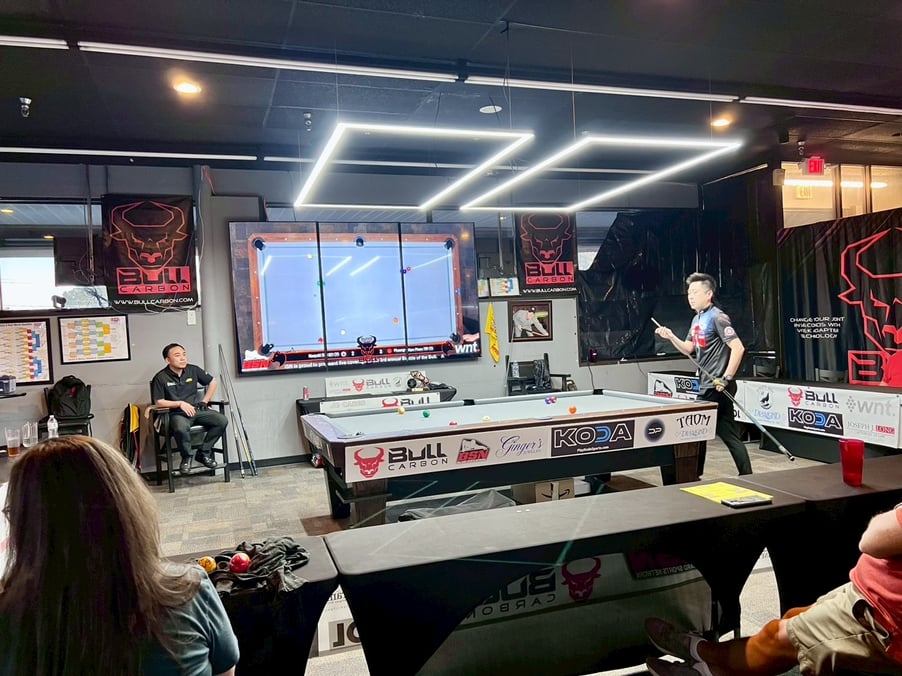 配信テーブルで2回戦をプレーする大井直幸　撮影：吉岡正登