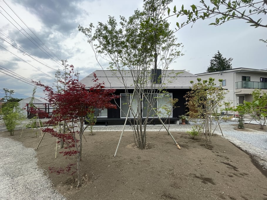 南穂高の家Ⅳ　安曇野市　庭づくり　news設計室　植栽工事