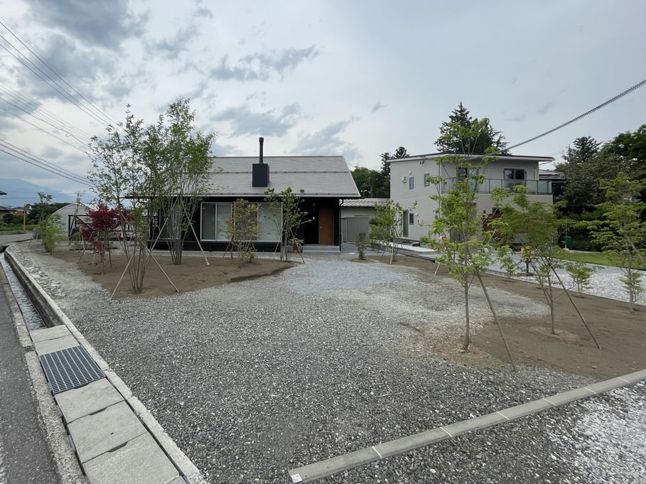 南穂高の家Ⅳ　安曇野市　庭づくり　news設計室　植栽工事