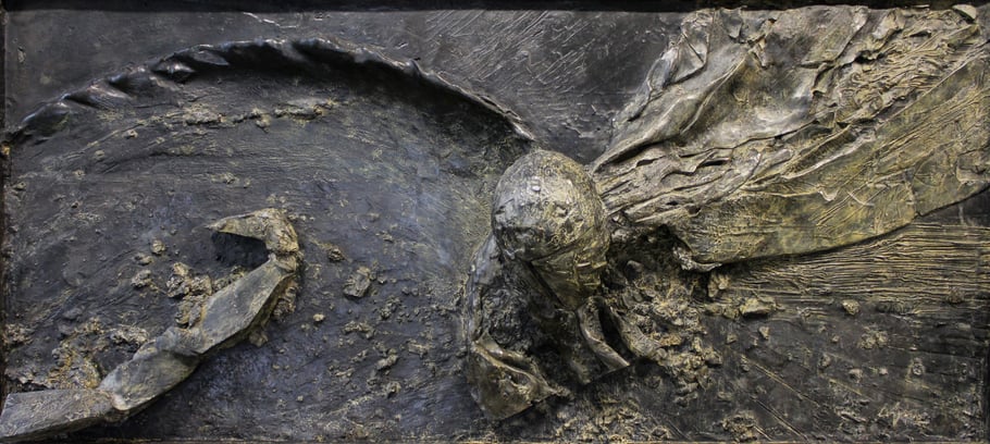 Le haut du monde, 2012, high relief in bronze II/VIII, 313 x 142 x 50 cm © Mathilde de Torhout