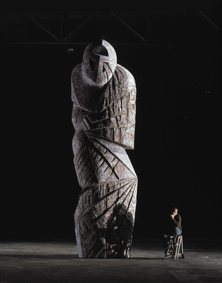 Goliath, 1989, Iroko chaulé, 700 x 220 x 175 cm © Luc Joubert