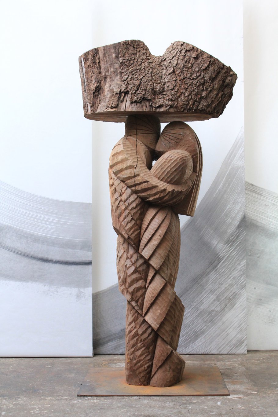 Avec l'arbre, 2011, noyer d'Amérique, 317 x 152 x 85 cm © Mathilde de Torhout