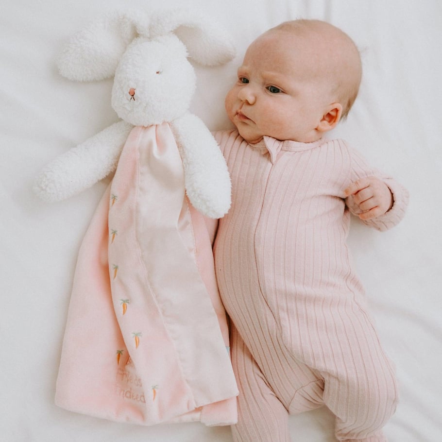 「赤ちゃんの安心毛布」は、バニーズバイザベイの人気アイテム。出産祝いやハーフバースデーに。