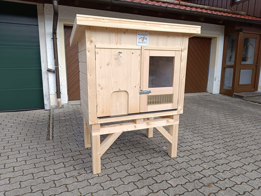 Hühnerstall Staufen mit Standrahmen - Modell 3 (Berchtesgadener Hühnerhotel)