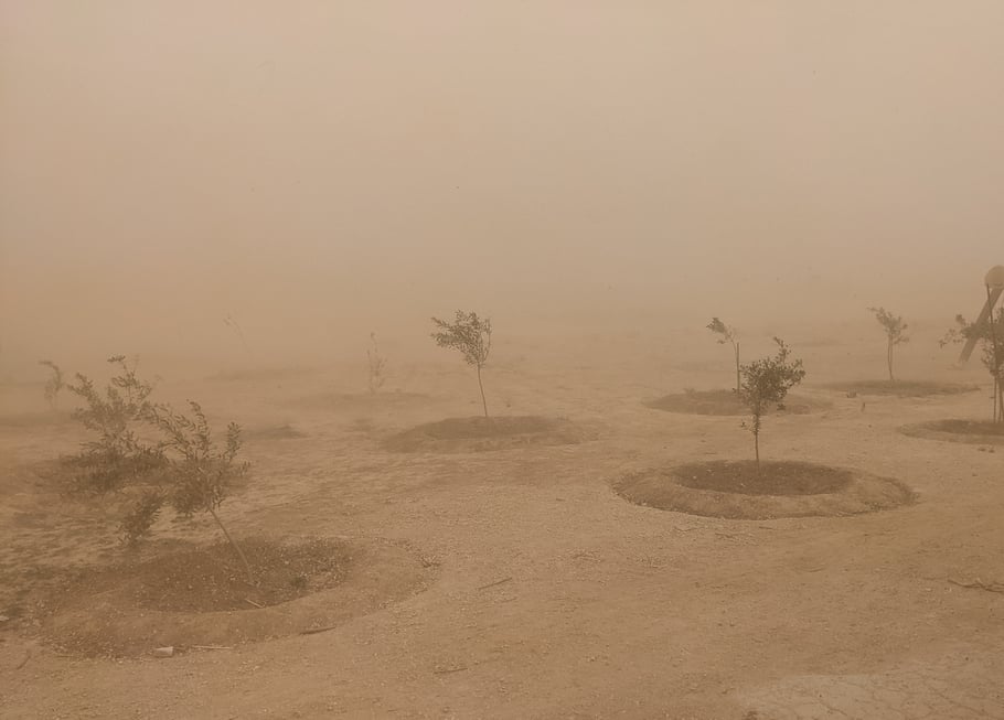 Auch während wir da sind, fegt ein Sandsturm über uns