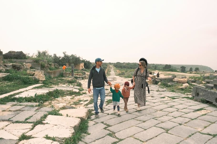 Spaziergang durch die Ruinenstätte